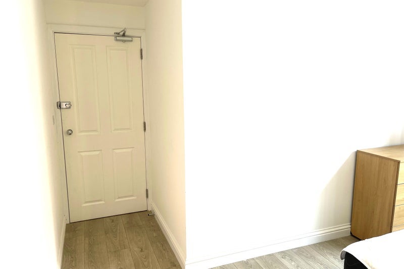 Room Voyage Road in Rugby