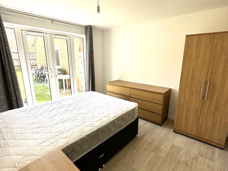 Room Voyage Road in Rugby