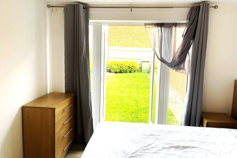 Room Voyage Road in Rugby