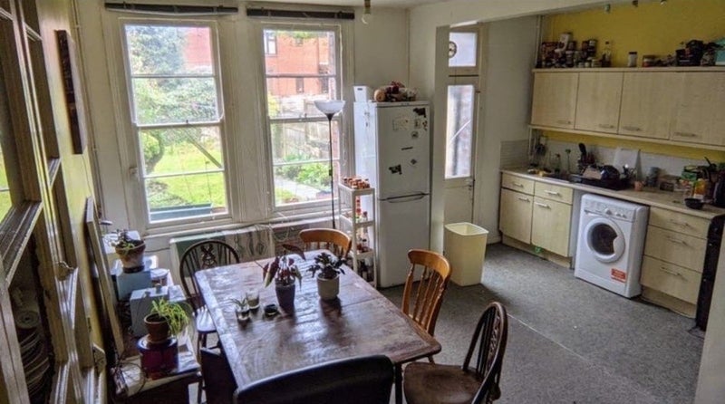 Room Upper Belmont Road in Bristol