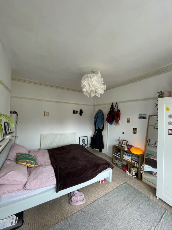 Room Upper Belmont Road in Bristol