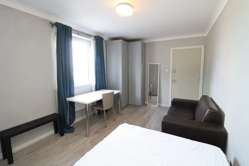 Room Boardwalk Place in Greater London