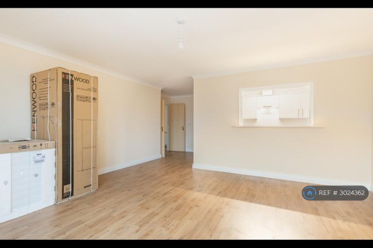 Flat Millennium Drive in Greater London