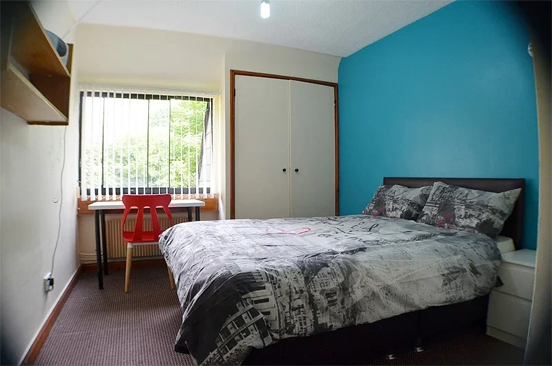 Room Carlton Road in Manchester
