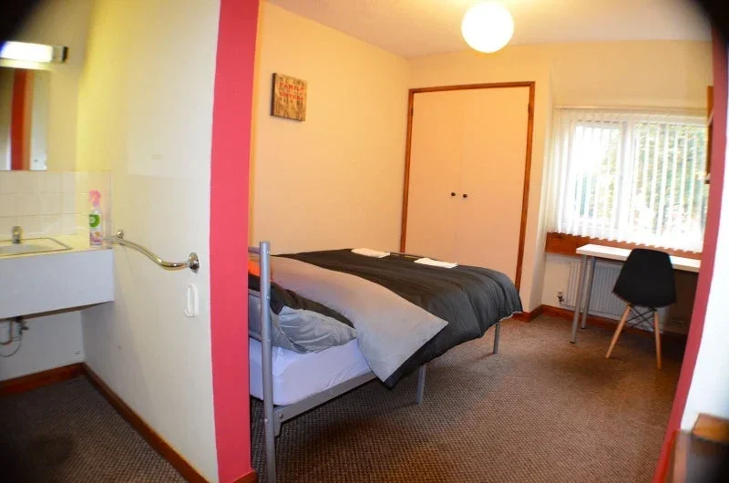 Room Carlton Road in Manchester
