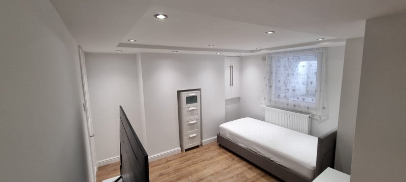 Room Holland Road in Maidstone