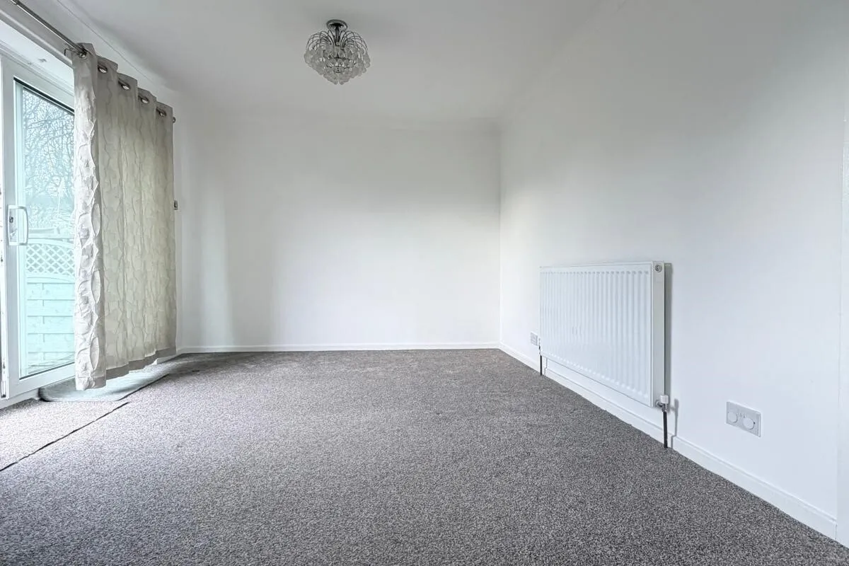 Flat Wentworth Grove in Hart Station
