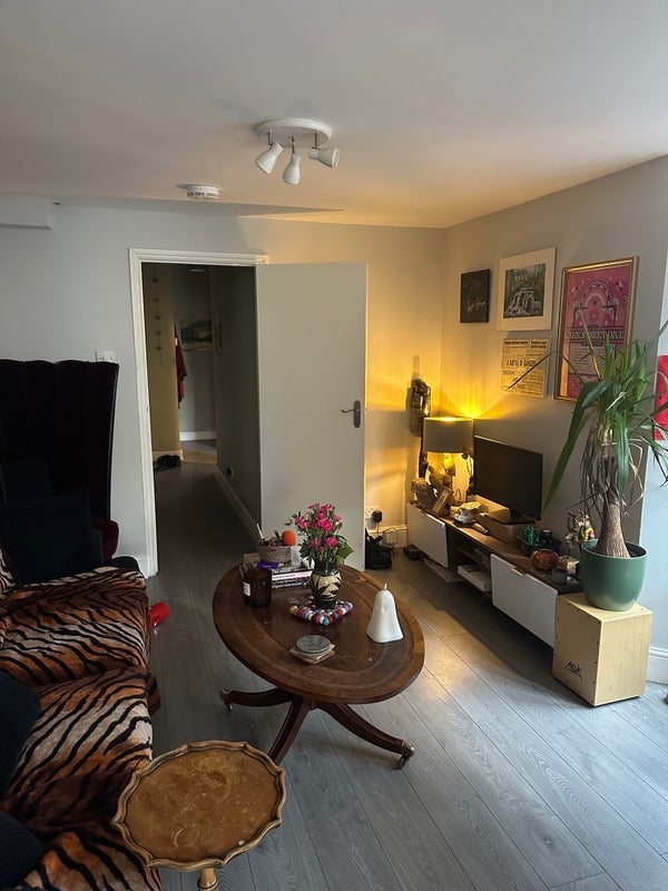 Room Frobisher Road in Greater London