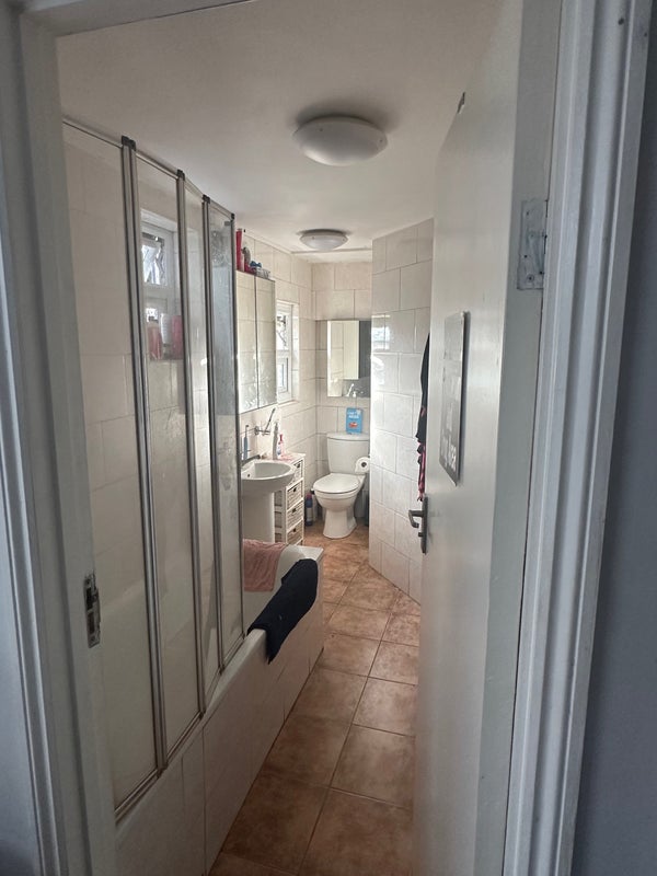 Room Frobisher Road in Greater London