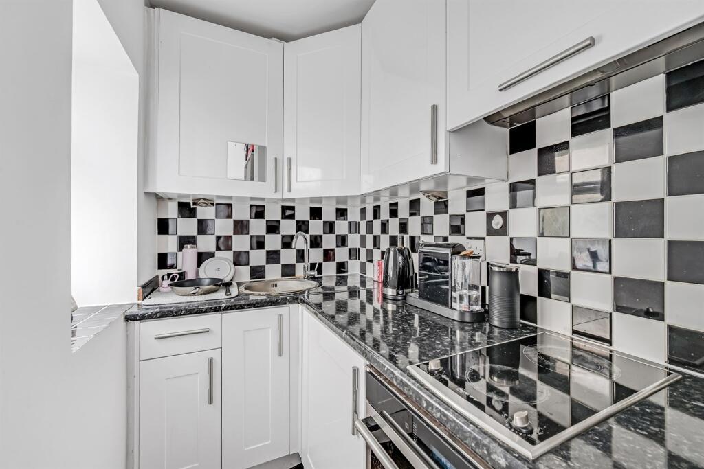 Flat Matheson Road in Greater London