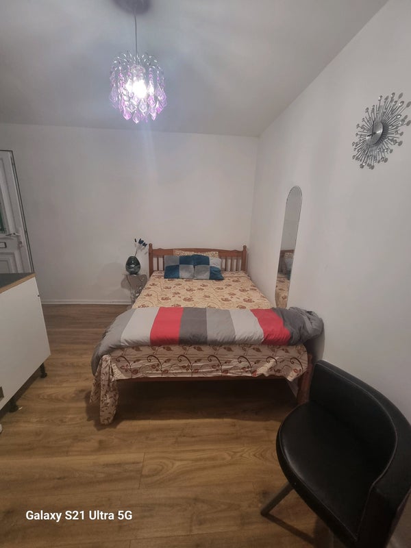Flat Regent Street in Gloucester