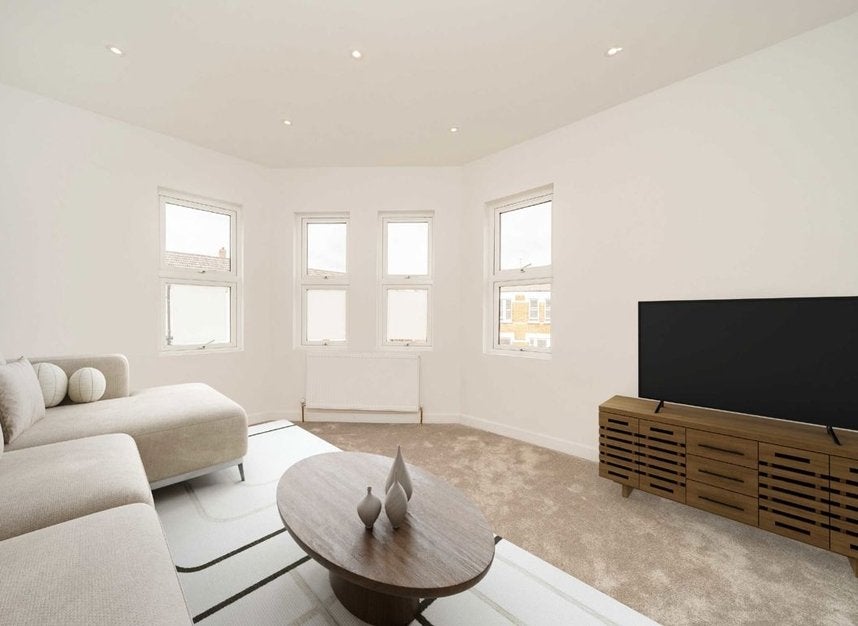 Flat Strathblaine Road in Greater London