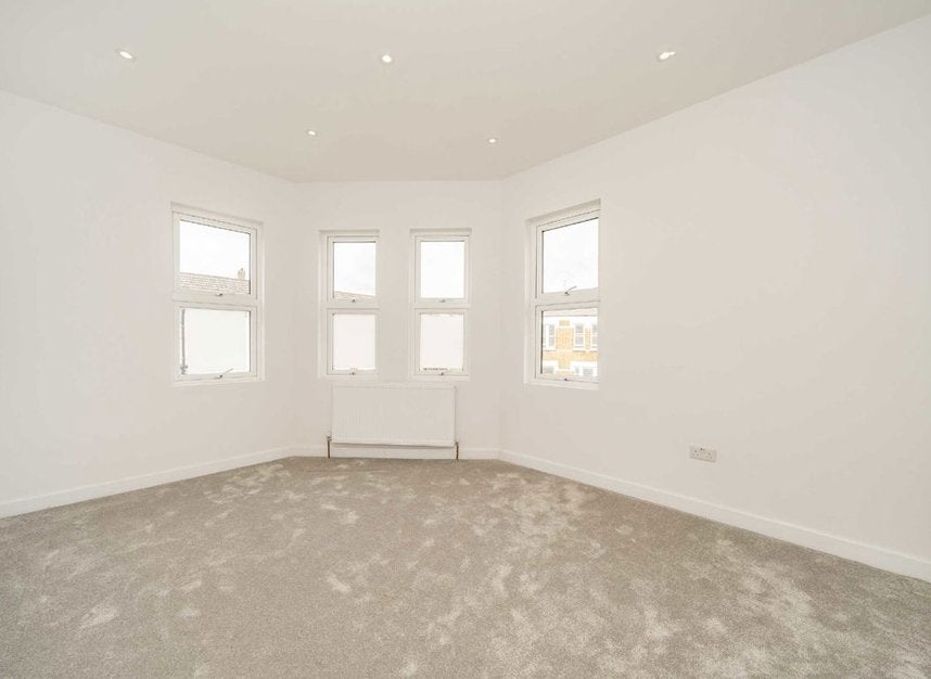 Flat Strathblaine Road in Greater London