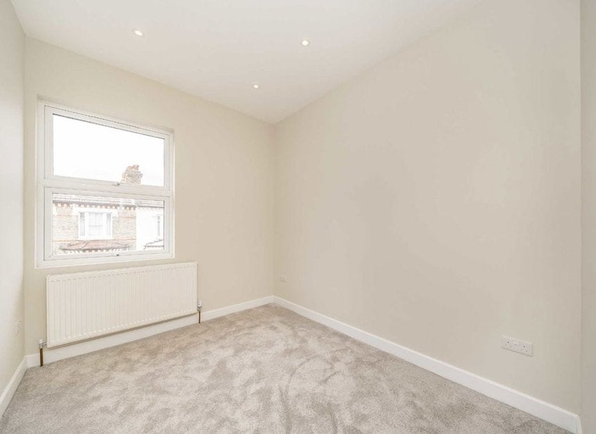 Flat Strathblaine Road in Greater London