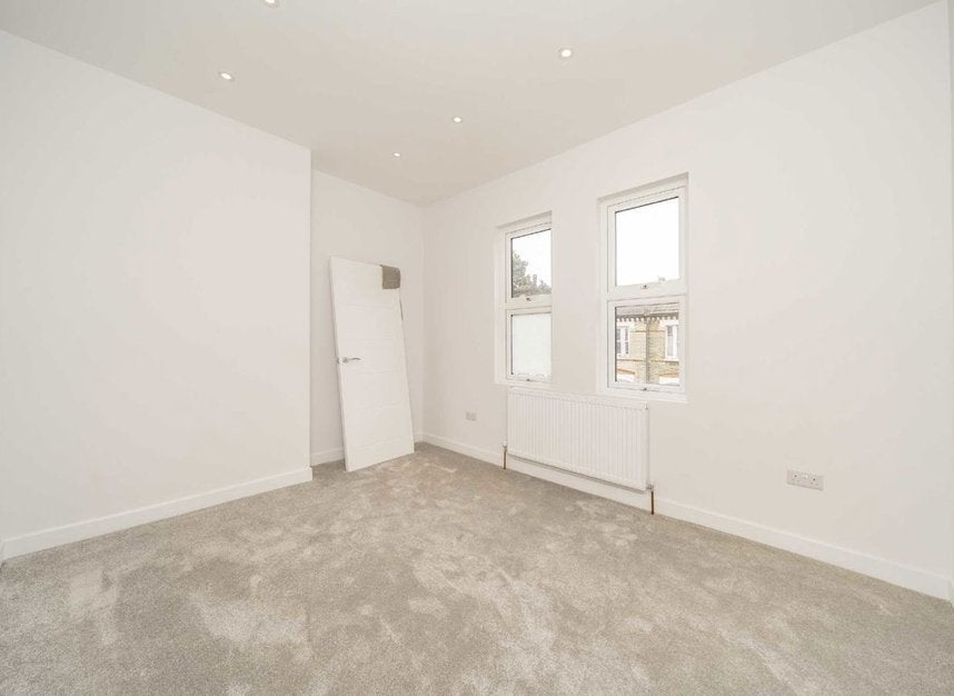 Flat Strathblaine Road in Greater London