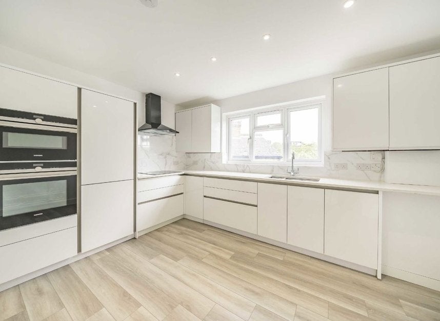 Flat Strathblaine Road in Greater London