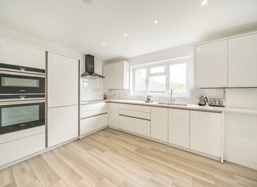 Flat Strathblaine Road in Greater London