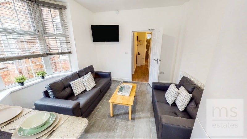 Room Bute Avenue in Nottingham