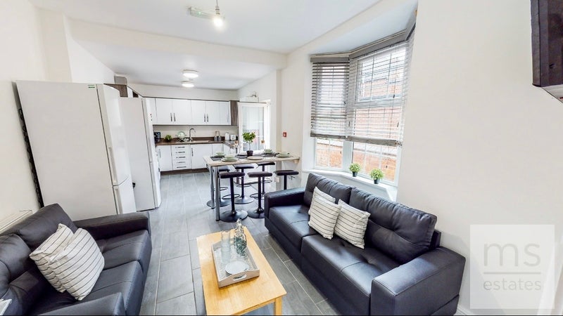 Room Bute Avenue in Nottingham