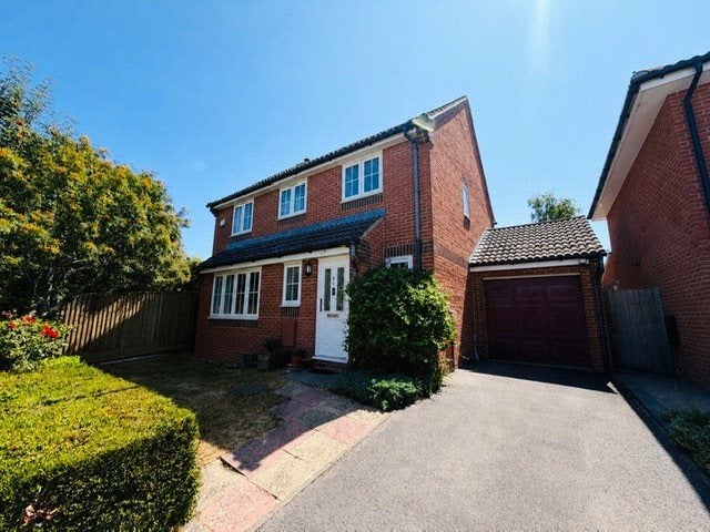 House Churchward Close in Grove