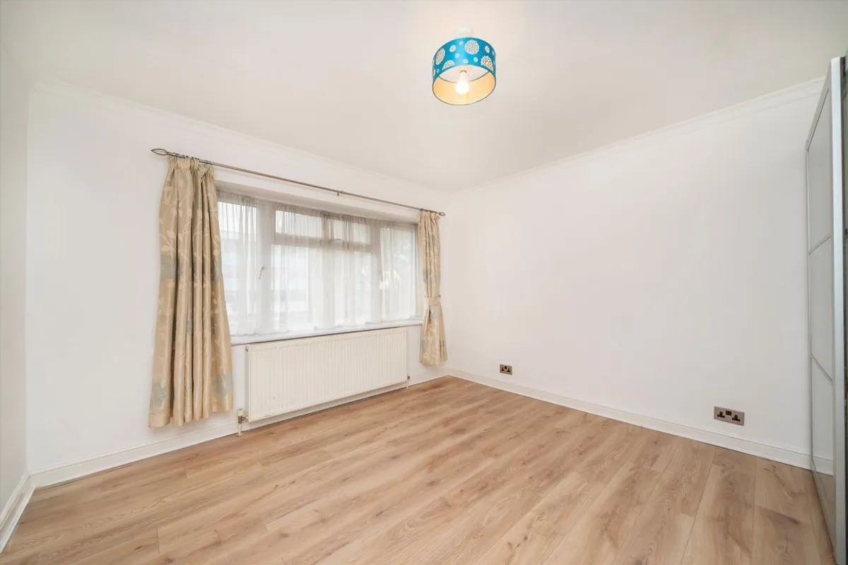 Flat Boston Manor Road in Greater London