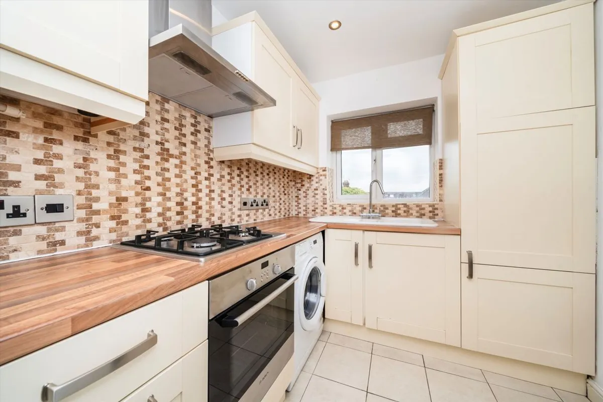 Flat Boston Manor Road in Greater London