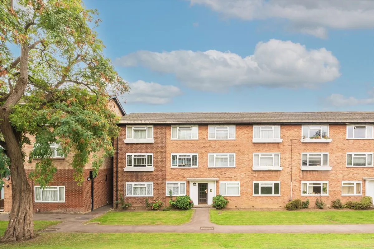 Flat Boston Manor Road in Greater London