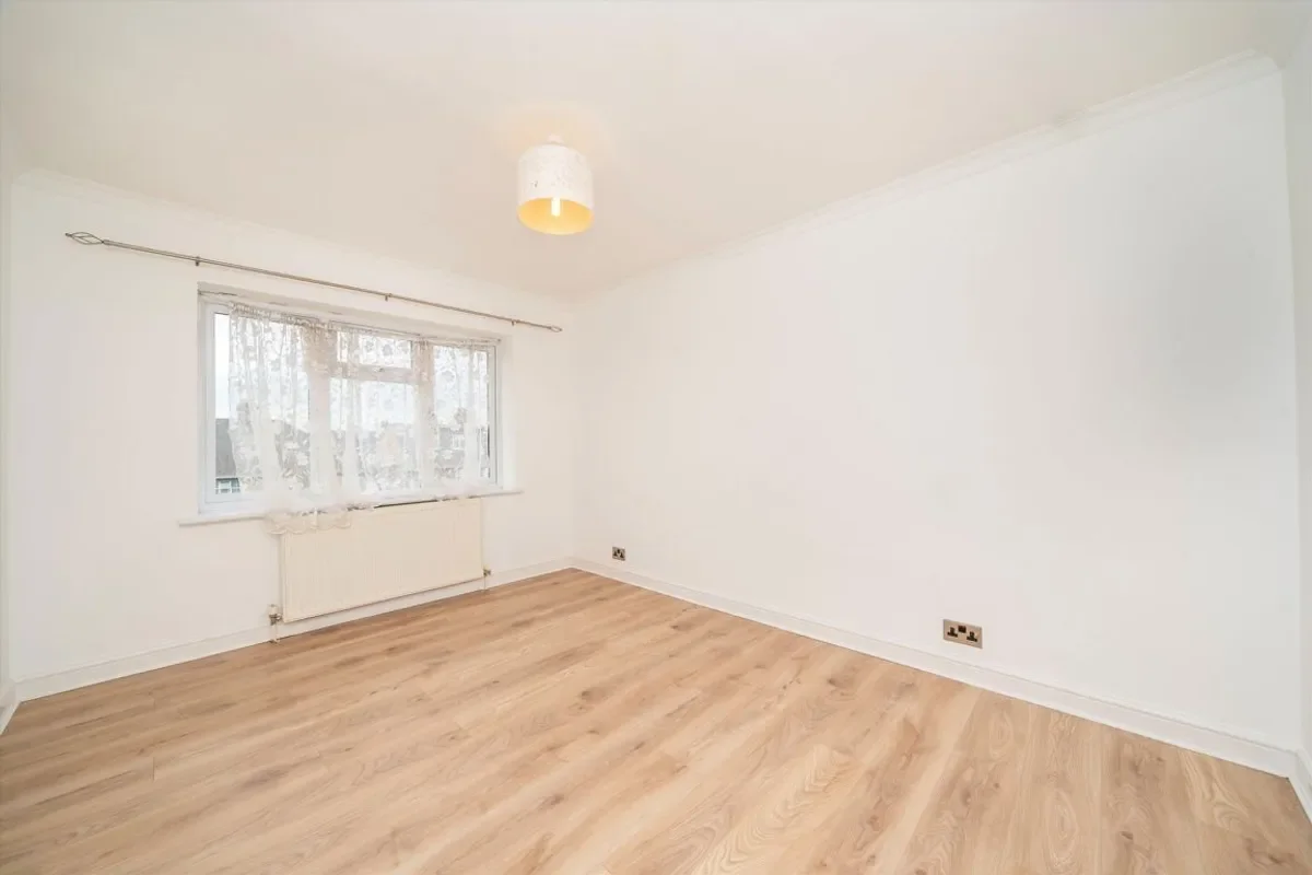Flat Boston Manor Road in Greater London