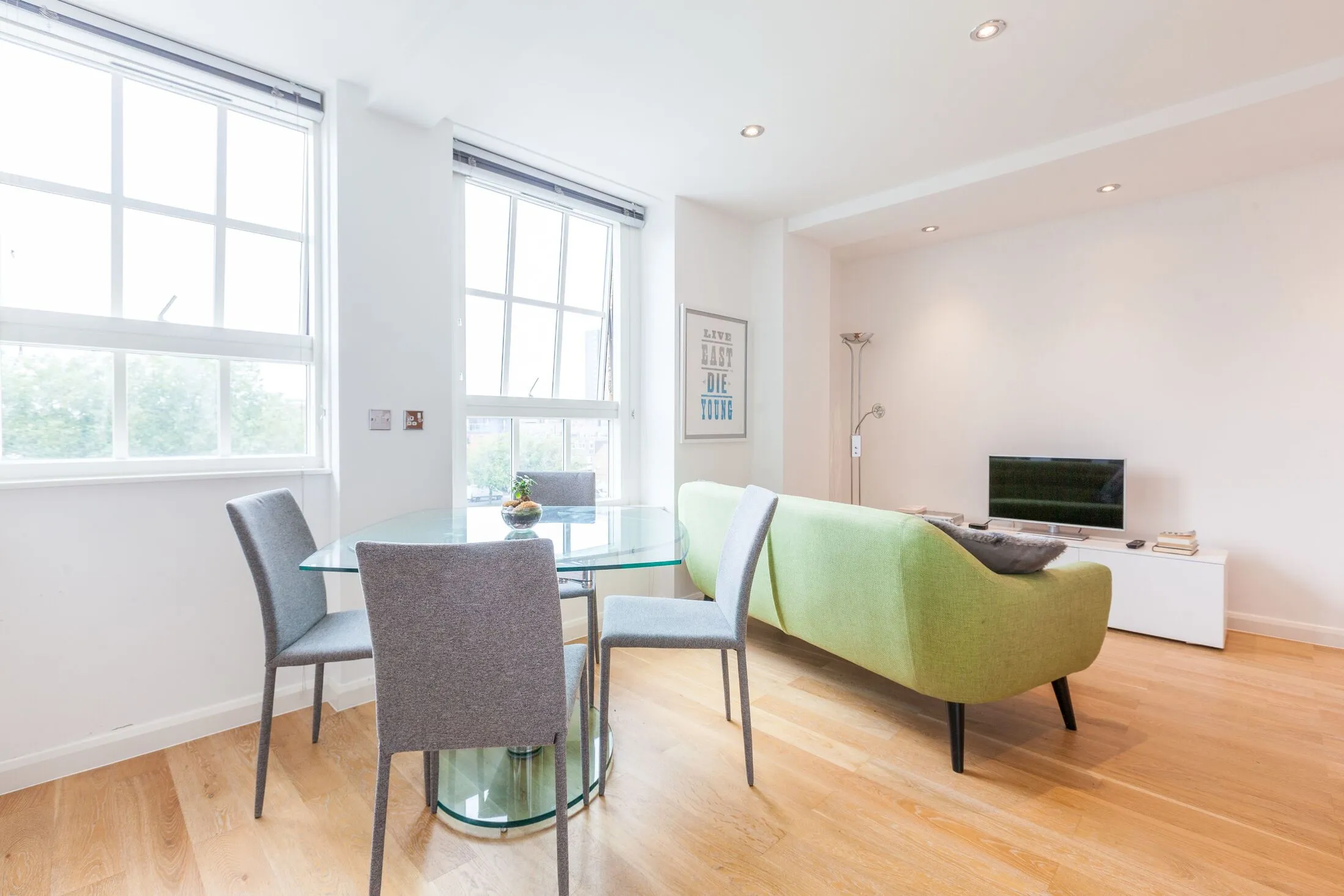 Flat Viaduct Place in Greater London