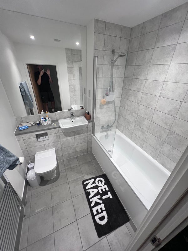 Room Eaton Walk in Greater London