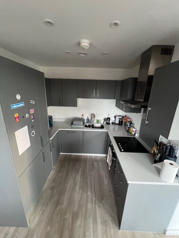 Room Eaton Walk in Greater London