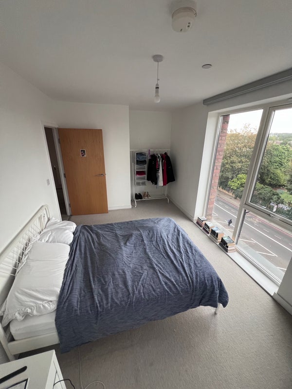 Room Eaton Walk in Greater London