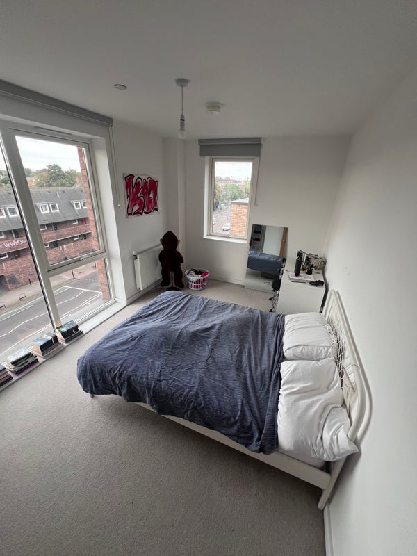 Room Eaton Walk in Greater London