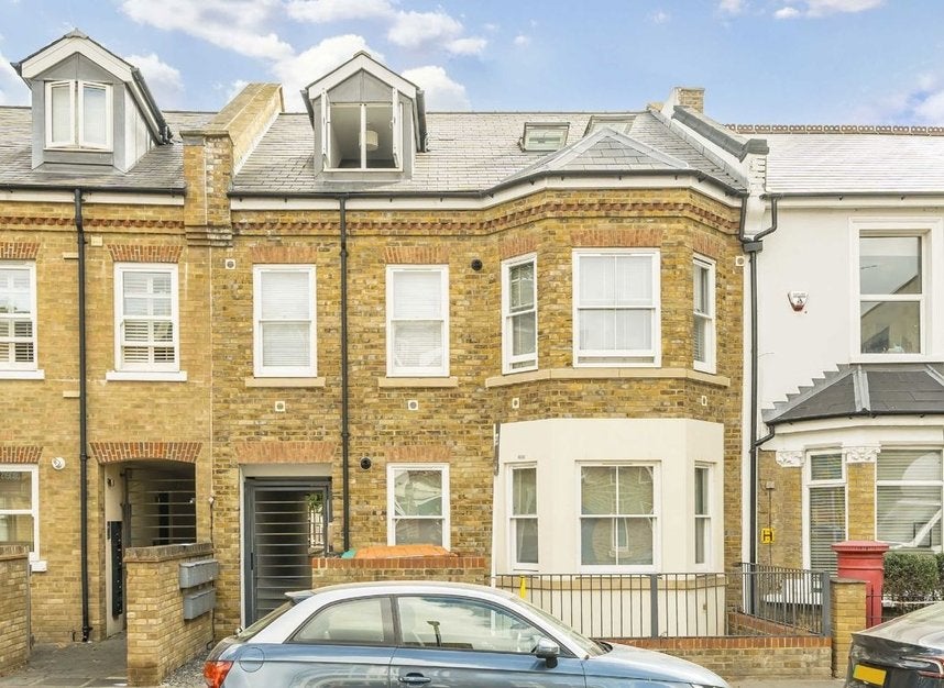 Flat Acton Lane in Greater London
