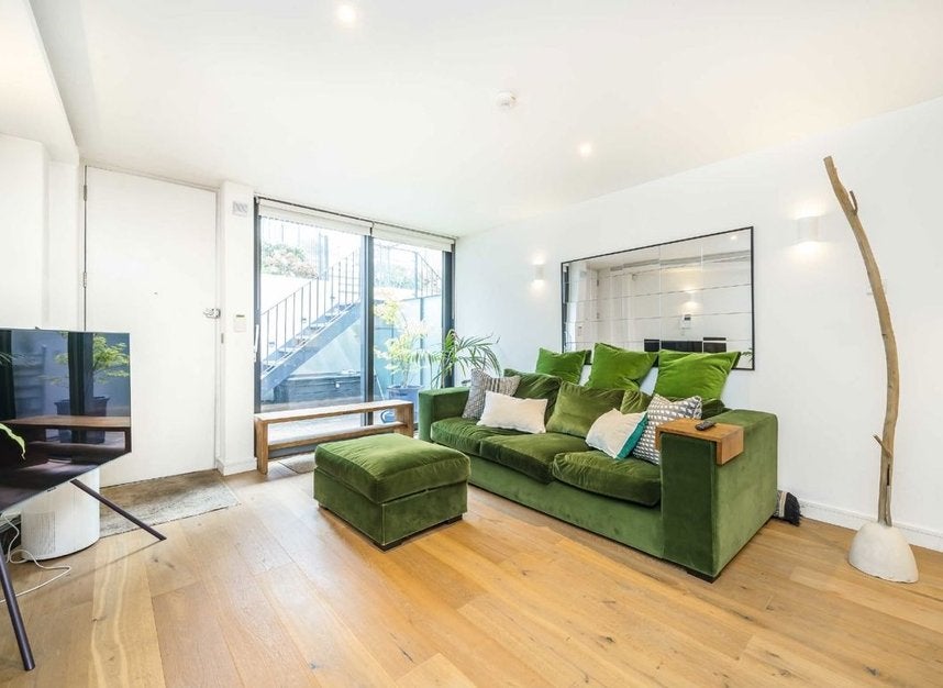 Flat Acton Lane in Greater London