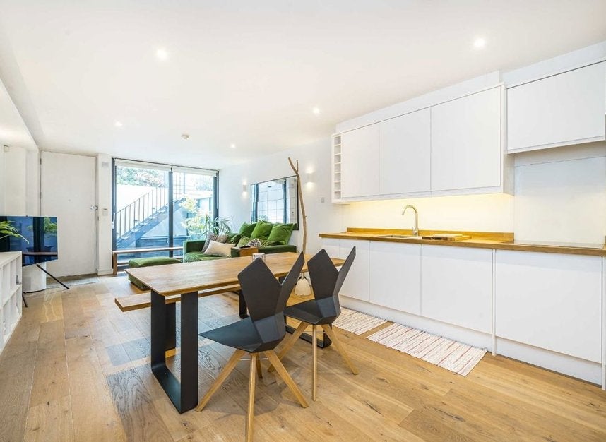 Flat Acton Lane in Greater London