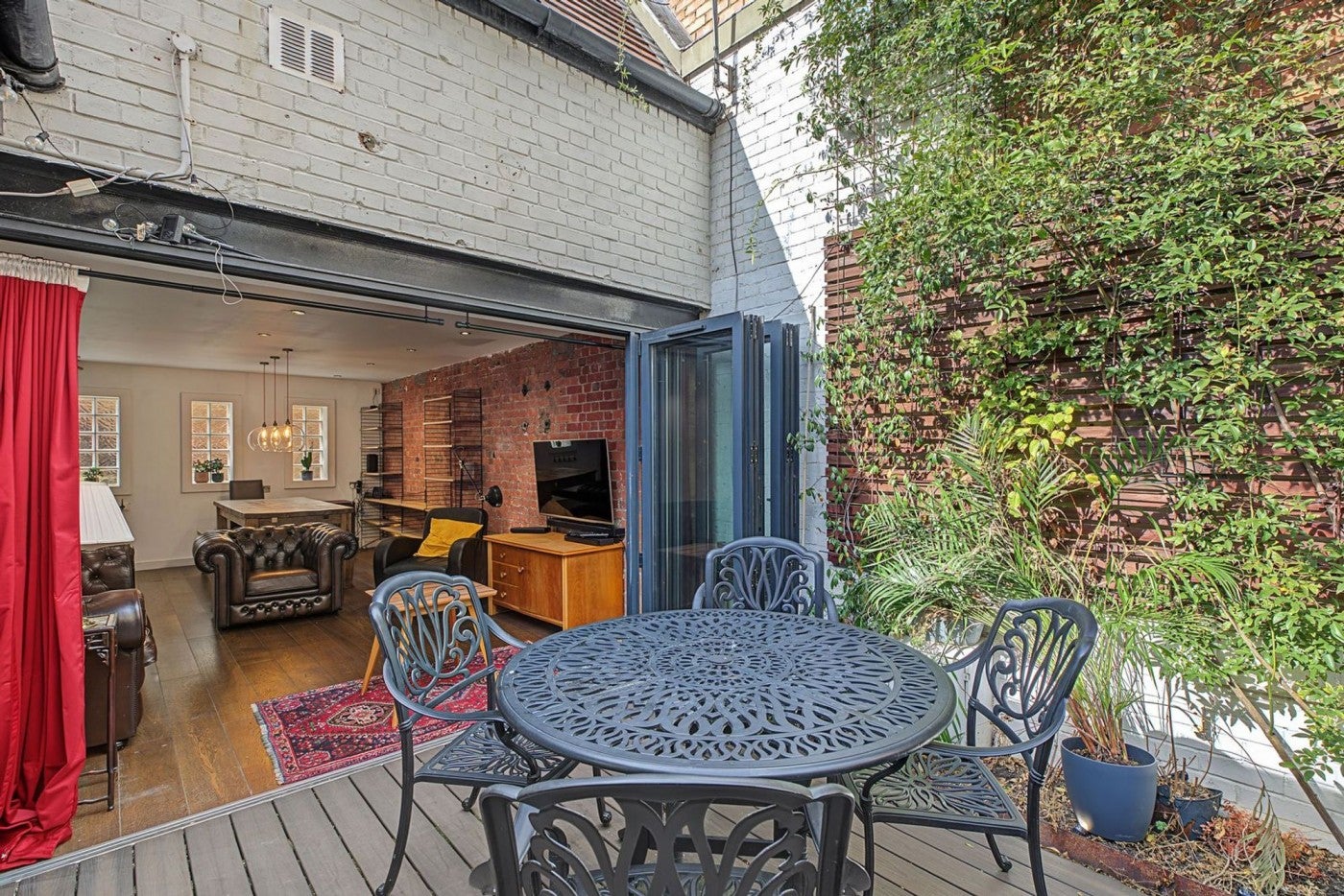 Flat Chatterton Mews in Greater London