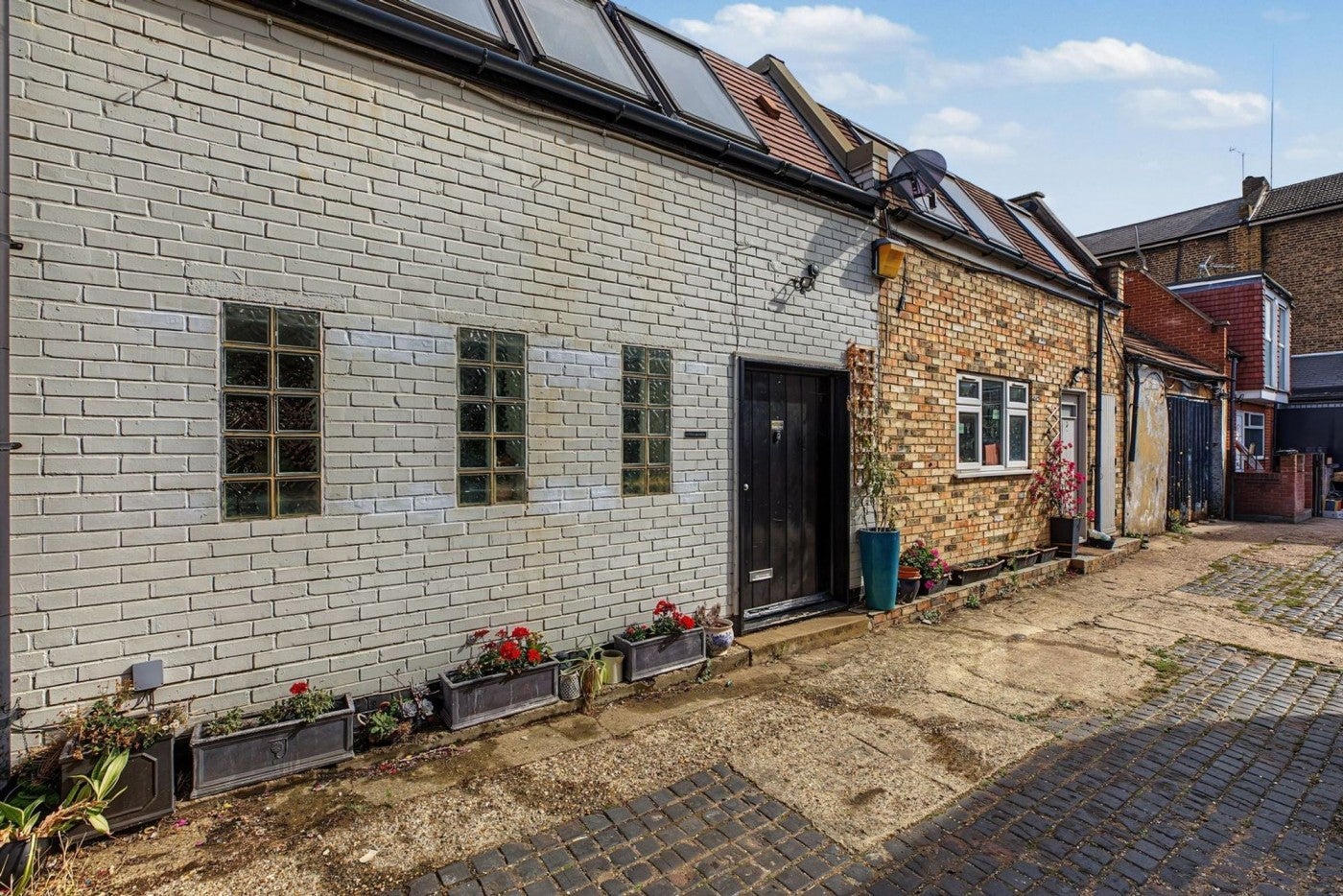 Flat Chatterton Mews in Greater London