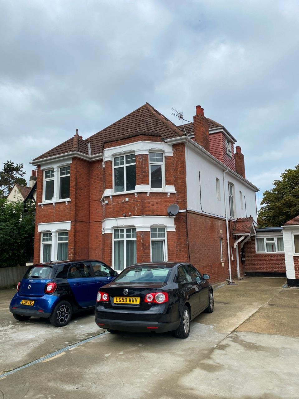 Flat Gayton Road in Greater London