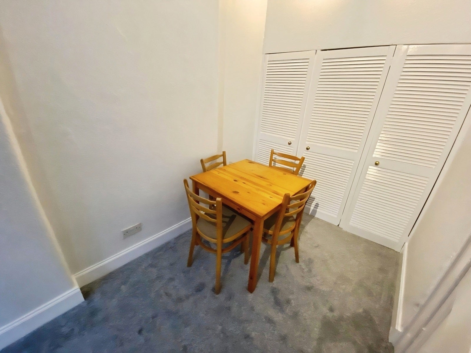 Flat Saughton Mains Gardens in City of Edinburgh