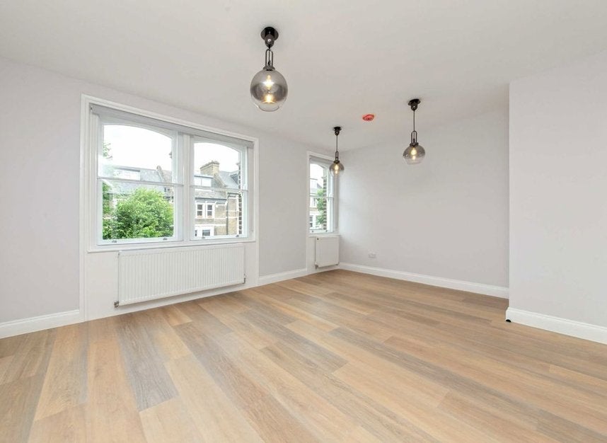 Flat Montpelier Grove in Greater London