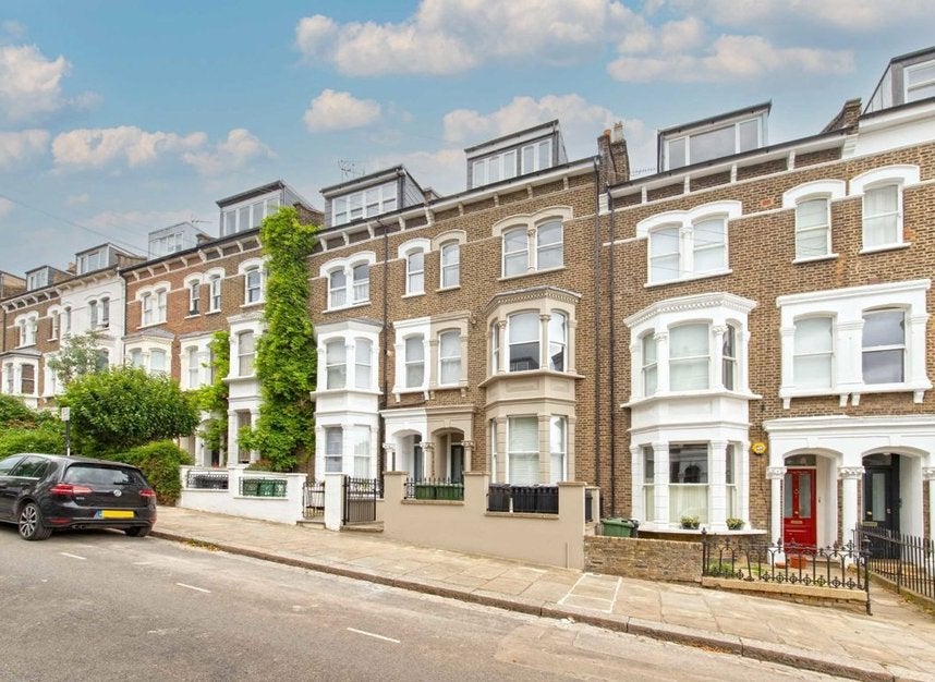 Flat Montpelier Grove in Greater London