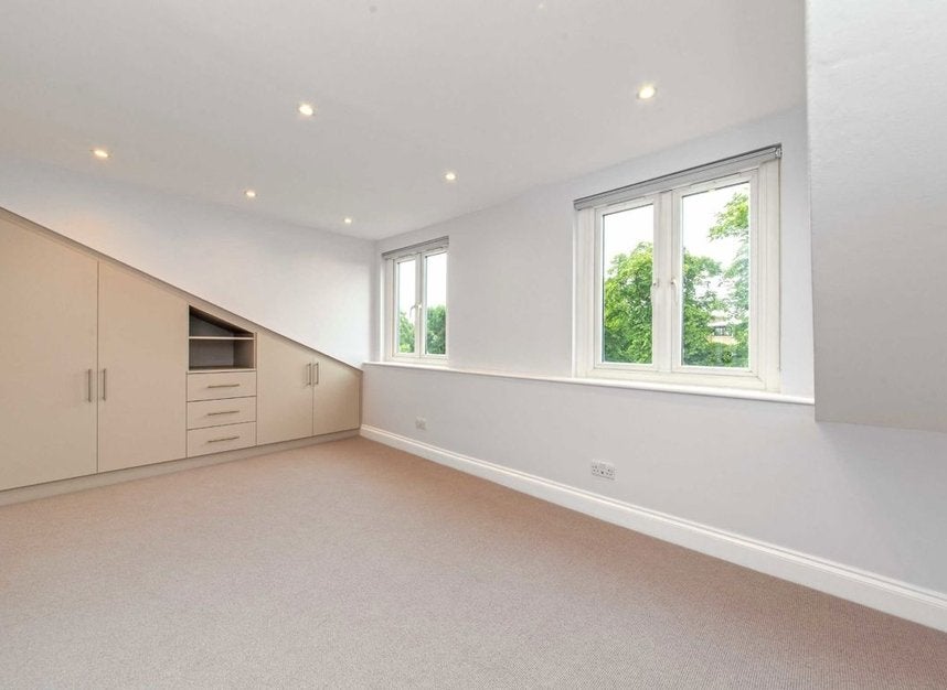 Flat Montpelier Grove in Greater London