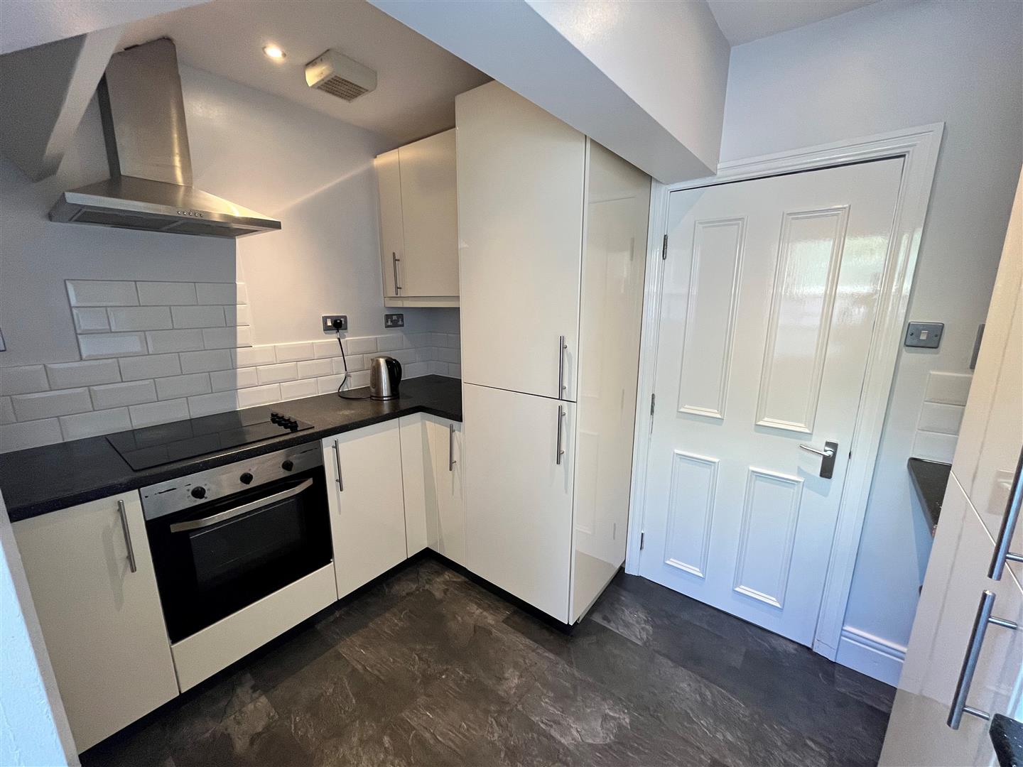 Flat Heol y Bont / Bridge Street in Newcastle Emlyn