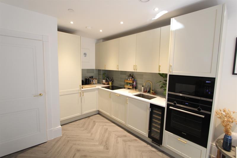 Flat Fellowes Rise in Winchester