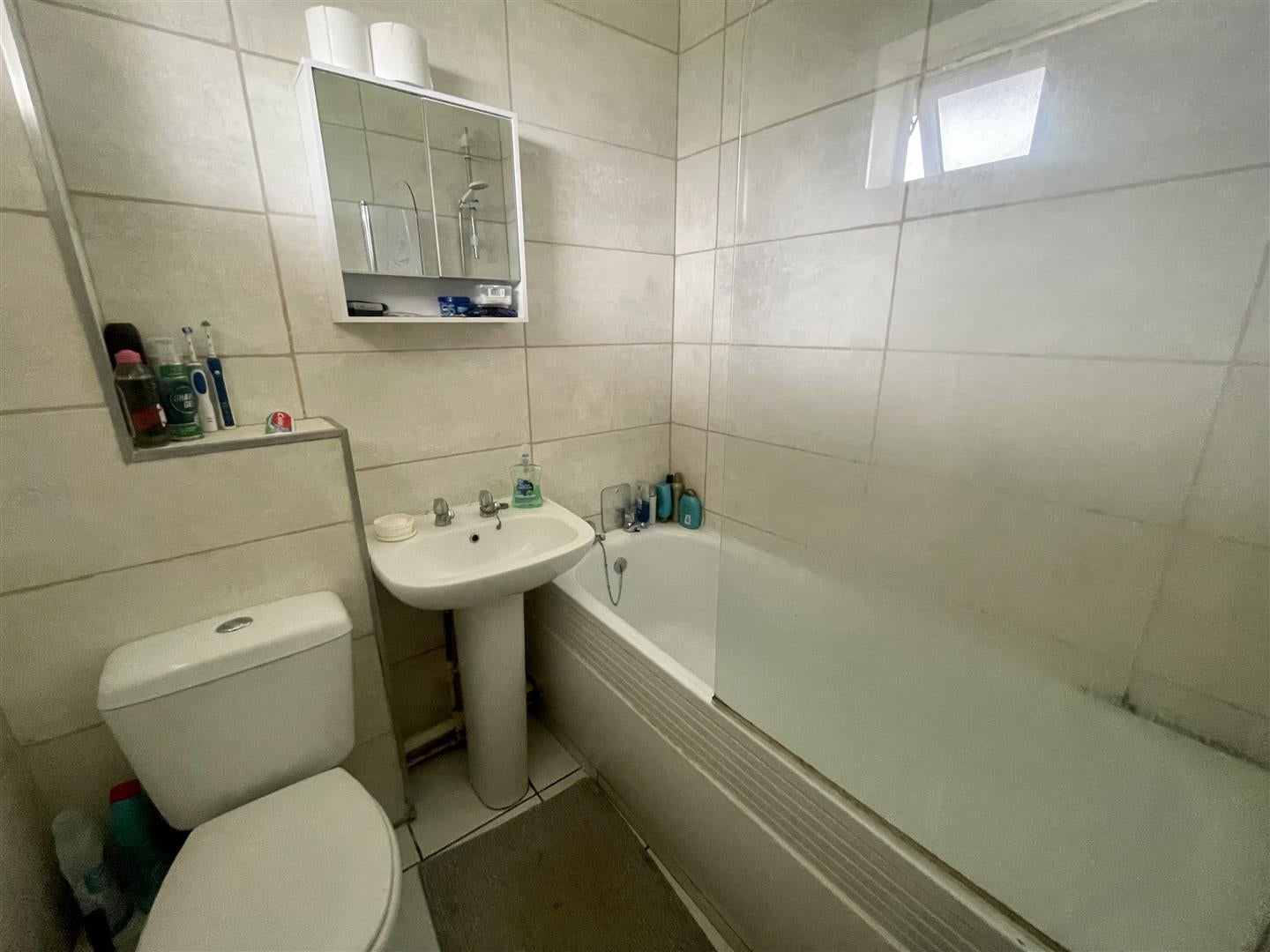 Flat Harlow Avenue in Newcastle upon Tyne