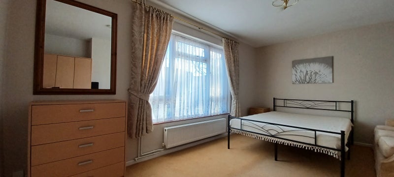 Room Smalls Mead in Crawley