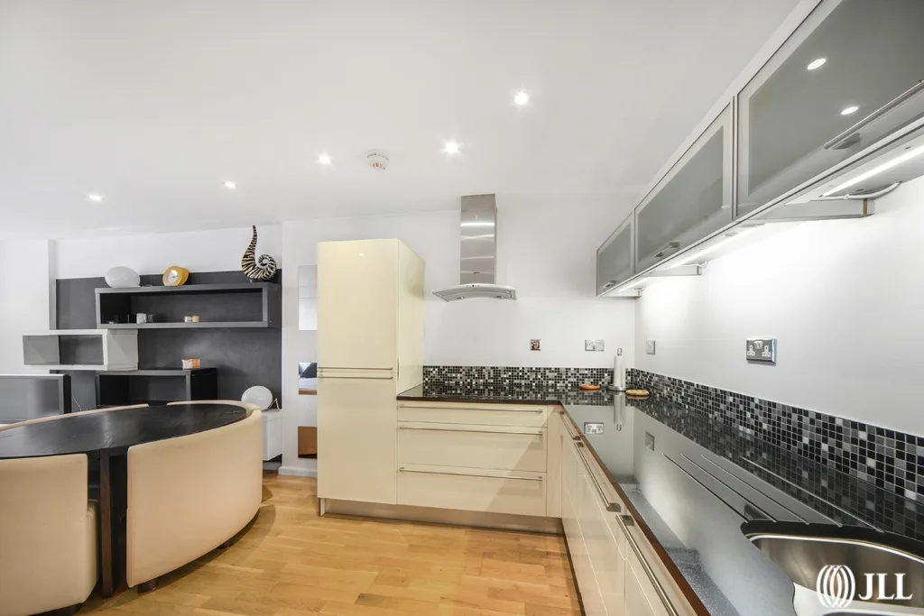 Flat Millharbour in Greater London