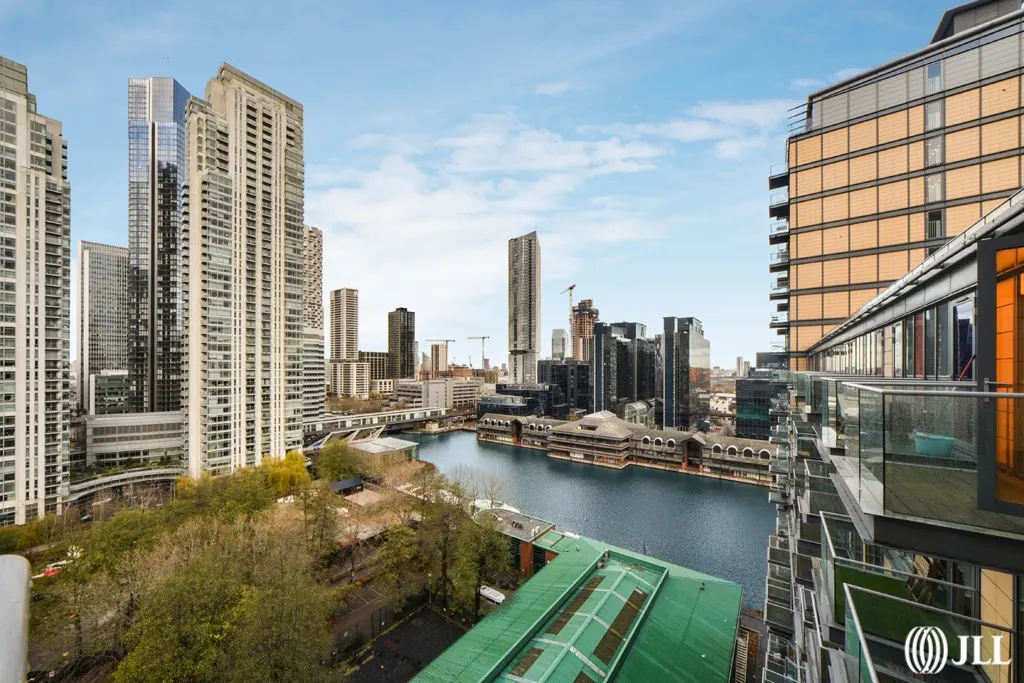 Flat Millharbour in Greater London