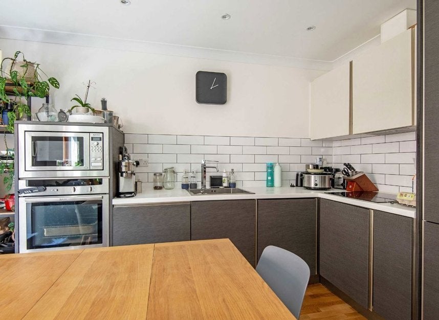 Flat Kilburn Lane in Greater London